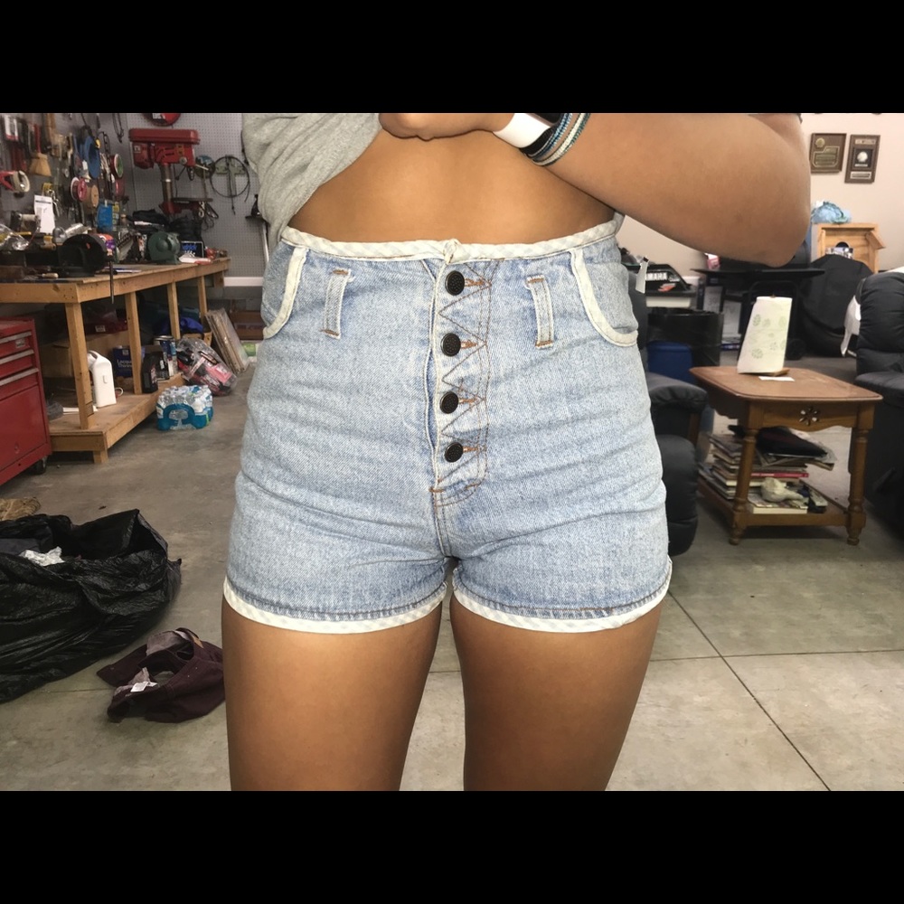Shorts - Picture 4 of 8